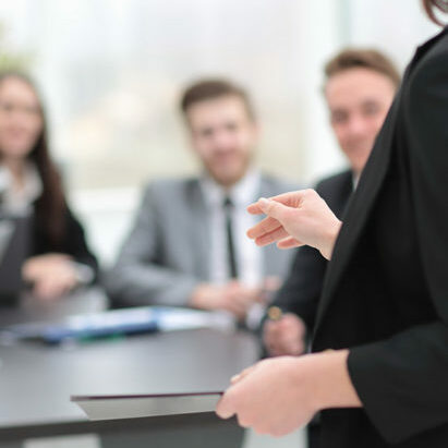 LIDERAZGO Y DIRECCIÓN DE ORGANIZACIONES
